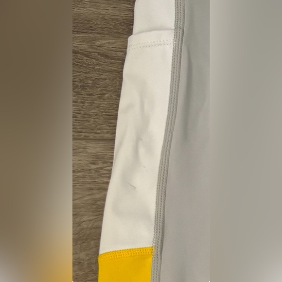 Mondetta Cropped Leggings Gray Yellow Side Pockets Activewear Pants Size Medium - Picture 10 of 10